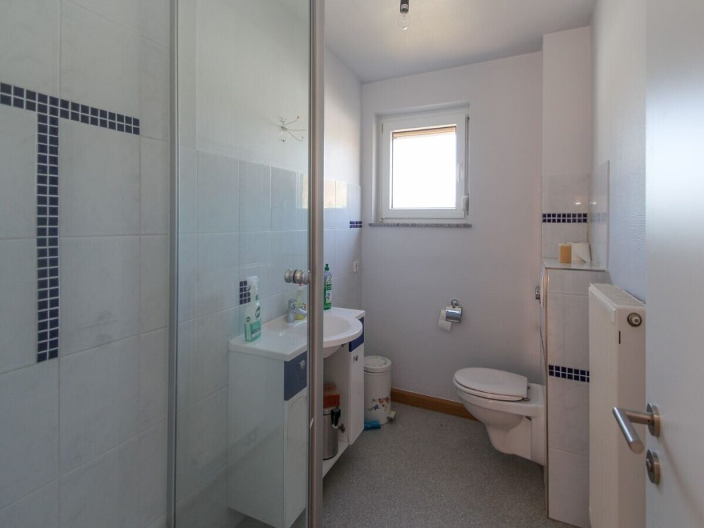 VR Immobilien GmbH - Immobilienangebot - Tann (Rhön) - Alle - Teilsaniertes Wohnhaus mit Weitblick in Tann-Wendershausen