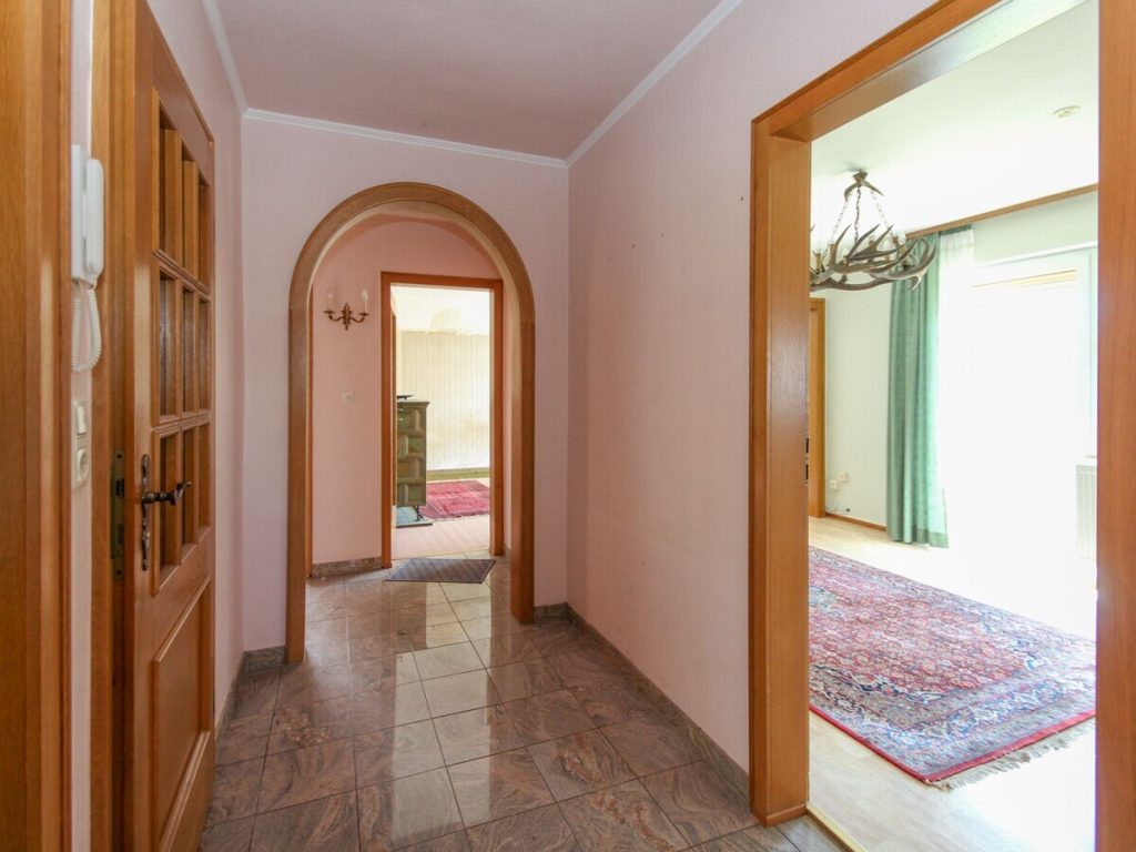VR Immobilien GmbH - Immobilienangebot - Tann (Rhön) - Alle - Teilsaniertes Wohnhaus mit Weitblick in Tann-Wendershausen
