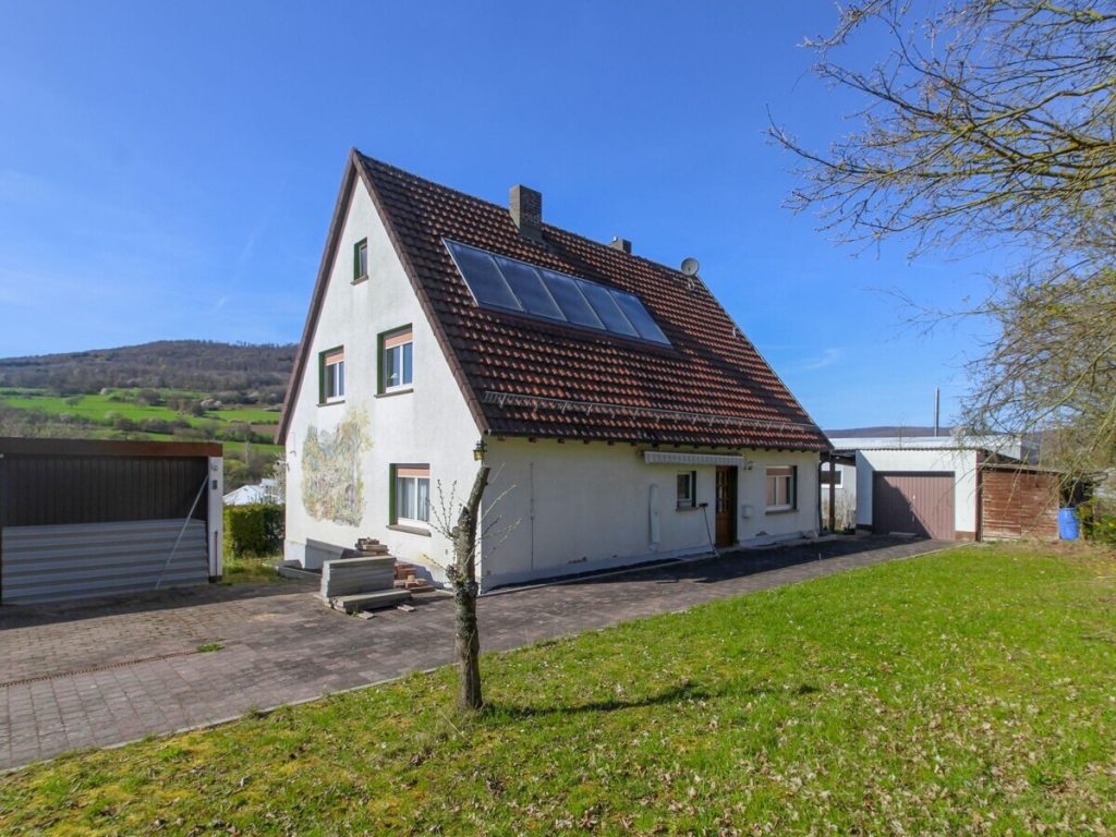 VR Immobilien GmbH - Immobilienangebot - Tann (Rhön) - Alle - Teilsaniertes Wohnhaus mit Weitblick in Tann-Wendershausen