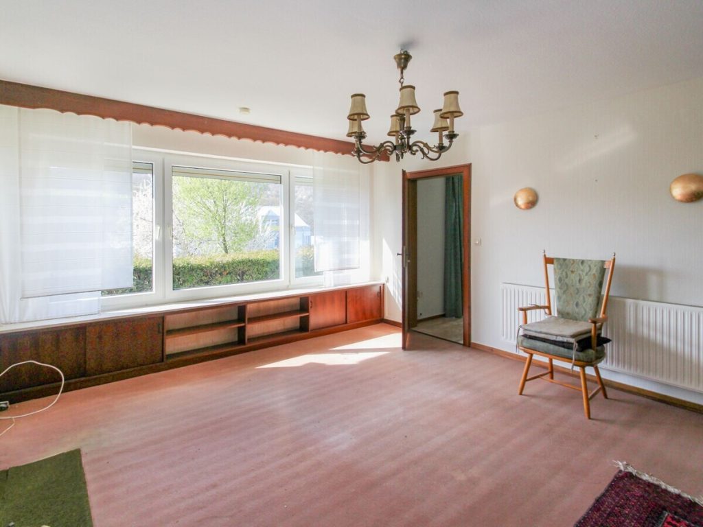 VR Immobilien GmbH - Immobilienangebot - Tann (Rhön) - Alle - Teilsaniertes Wohnhaus mit Weitblick in Tann-Wendershausen