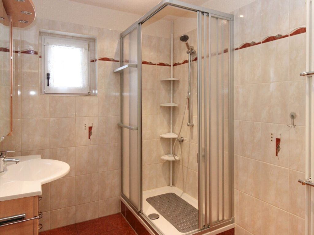 VR Immobilien GmbH - Immobilienangebot - Vacha - Alle - Gepflegtes Einfamilienhaus mit Scheune in Völkershausen