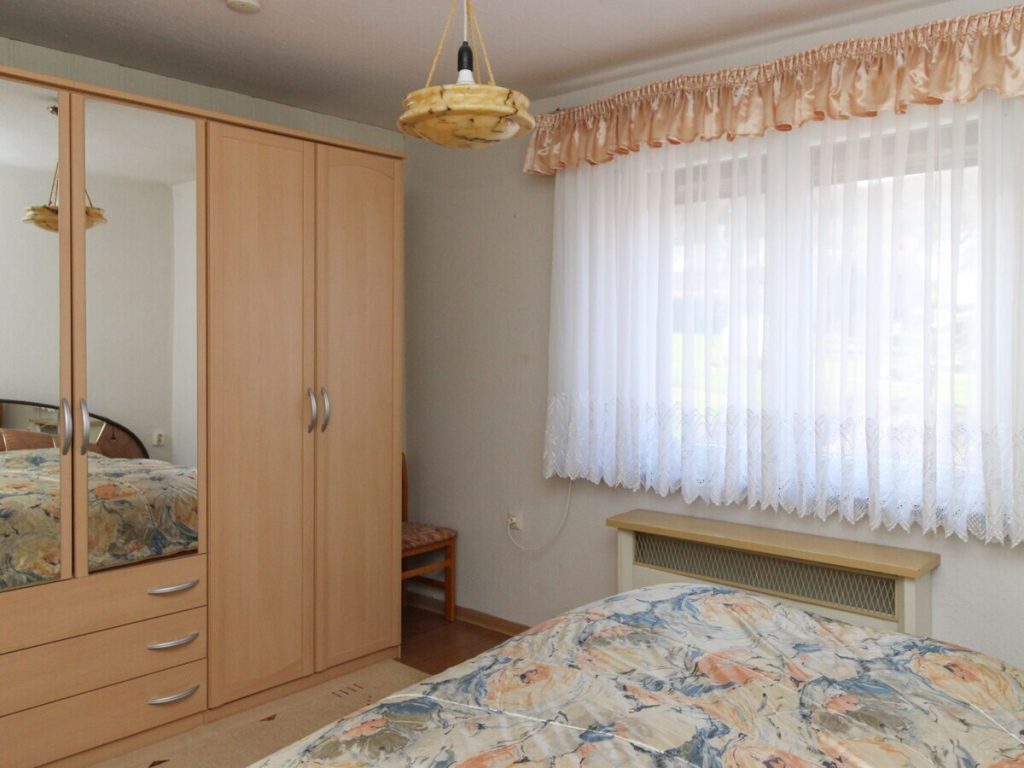 VR Immobilien GmbH - Immobilienangebot - Vacha - Alle - Gepflegtes Einfamilienhaus mit Scheune in Völkershausen