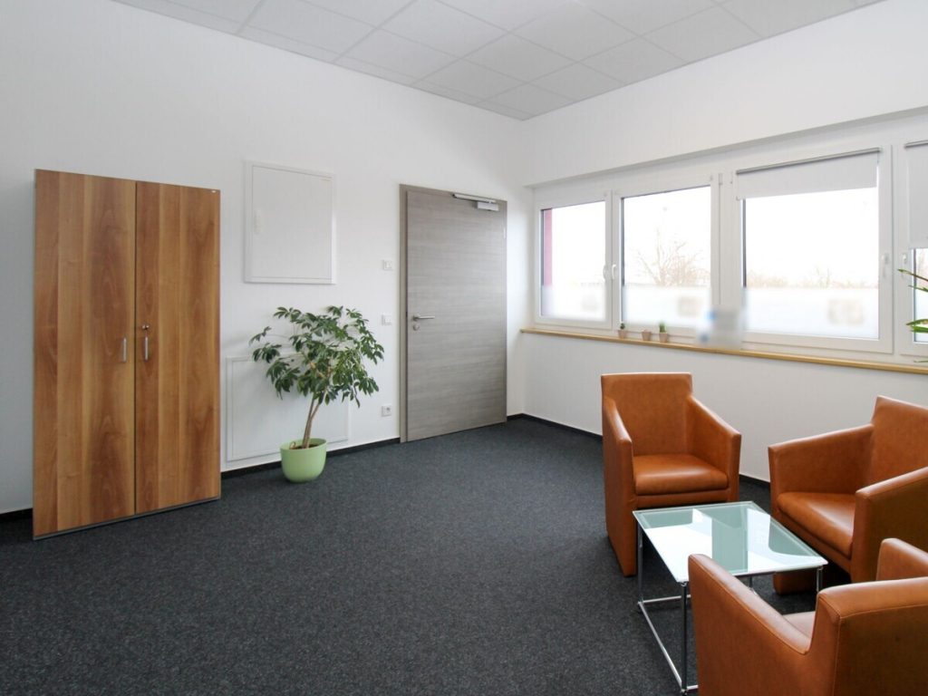 VR Immobilien GmbH - Immobilienangebot - Dipperz - Alle - Repräsentatives Büro im Gewerbepark Dipperz – moderne Ausstattung & starkes Umfeld
