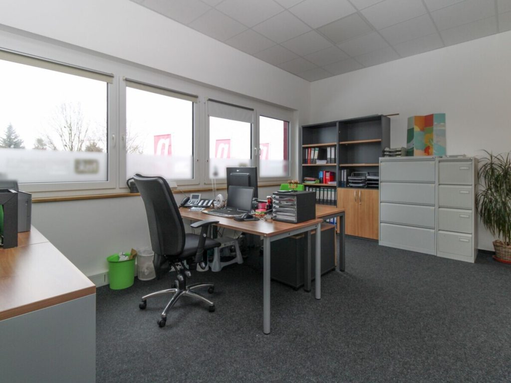 VR Immobilien GmbH - Immobilienangebot - Dipperz - Alle - Repräsentatives Büro im Gewerbepark Dipperz – moderne Ausstattung & starkes Umfeld