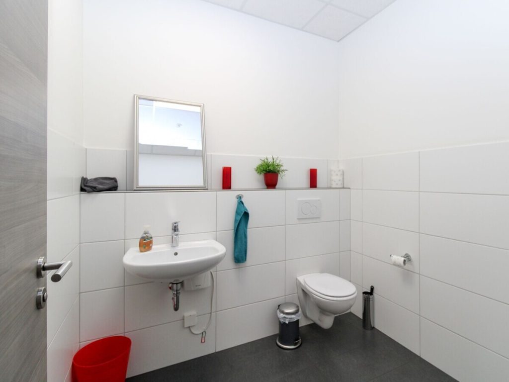 VR Immobilien GmbH - Immobilienangebot - Dipperz - Alle - Repräsentatives Büro im Gewerbepark Dipperz – moderne Ausstattung & starkes Umfeld
