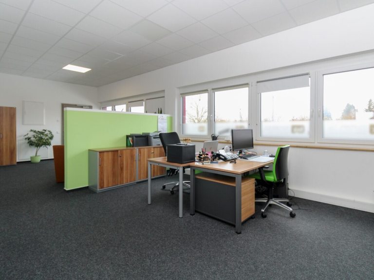  VR Immobilien GmbH - Immobilienangebot - Dipperz - Alle - Repräsentatives Büro im Gewerbepark Dipperz – moderne Ausstattung & starkes Umfeld