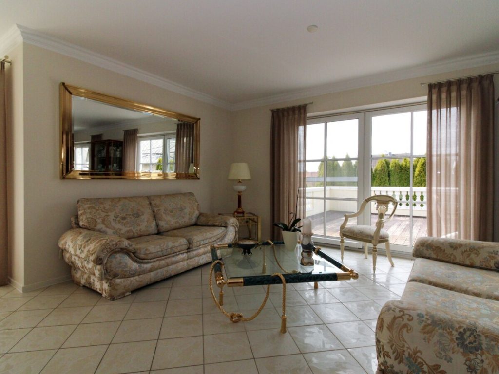 VR Immobilien GmbH - Immobilienangebot - Eiterfeld - Alle - Repräsentatives Einfamilienhaus mit Einliegerwohnung in Eiterfeld-Leimbach