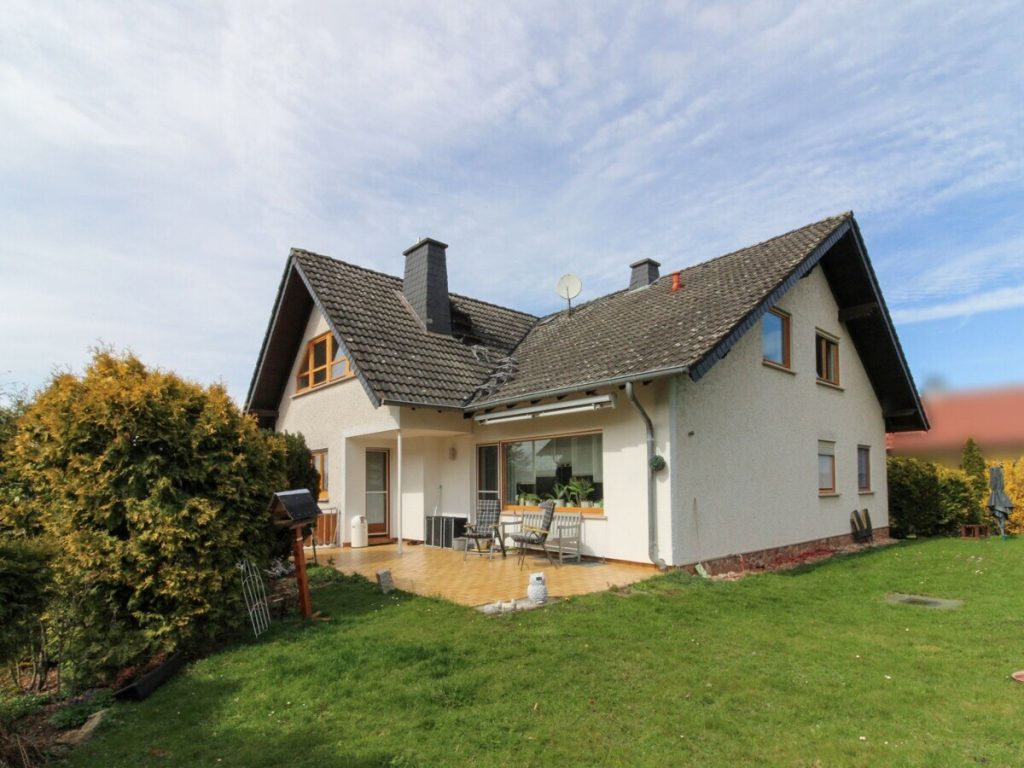 VR Immobilien GmbH - Immobilienangebot - Großenlüder - Alle - RESERVIERT: Viel Platz für Familie & Investition – 250 m² Wohnfläche in ruhiger Lage von Bimbach