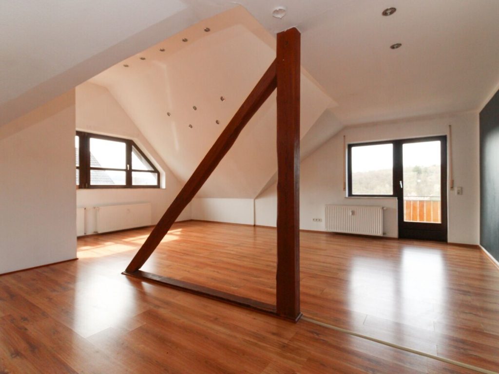 VR Immobilien GmbH - Immobilienangebot - Großenlüder - Alle - RESERVIERT: Viel Platz für Familie & Investition – 250 m² Wohnfläche in ruhiger Lage von Bimbach