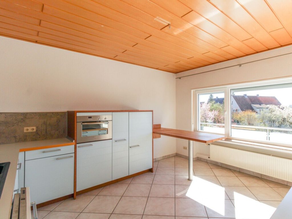 VR Immobilien GmbH - Immobilienangebot - Petersberg - Alle - Einfamilienhaus in Petersberg mit Balkon und zwei großen Garagen
