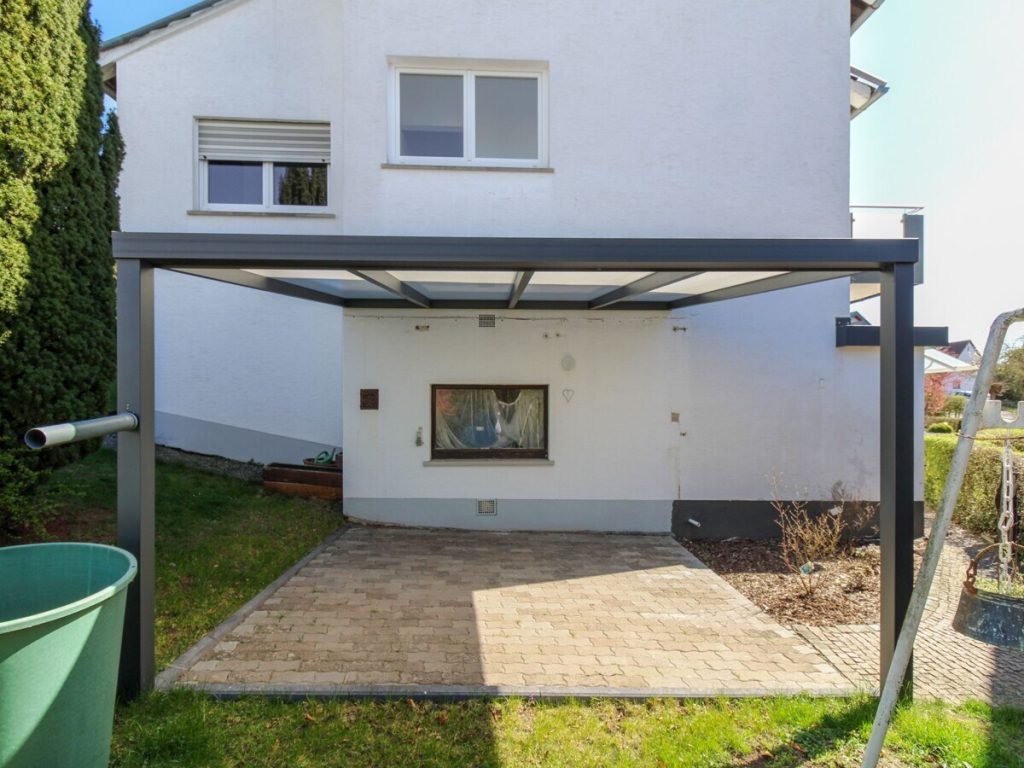 VR Immobilien GmbH - Immobilienangebot - Petersberg - Alle - Einfamilienhaus in Petersberg mit Balkon und zwei großen Garagen