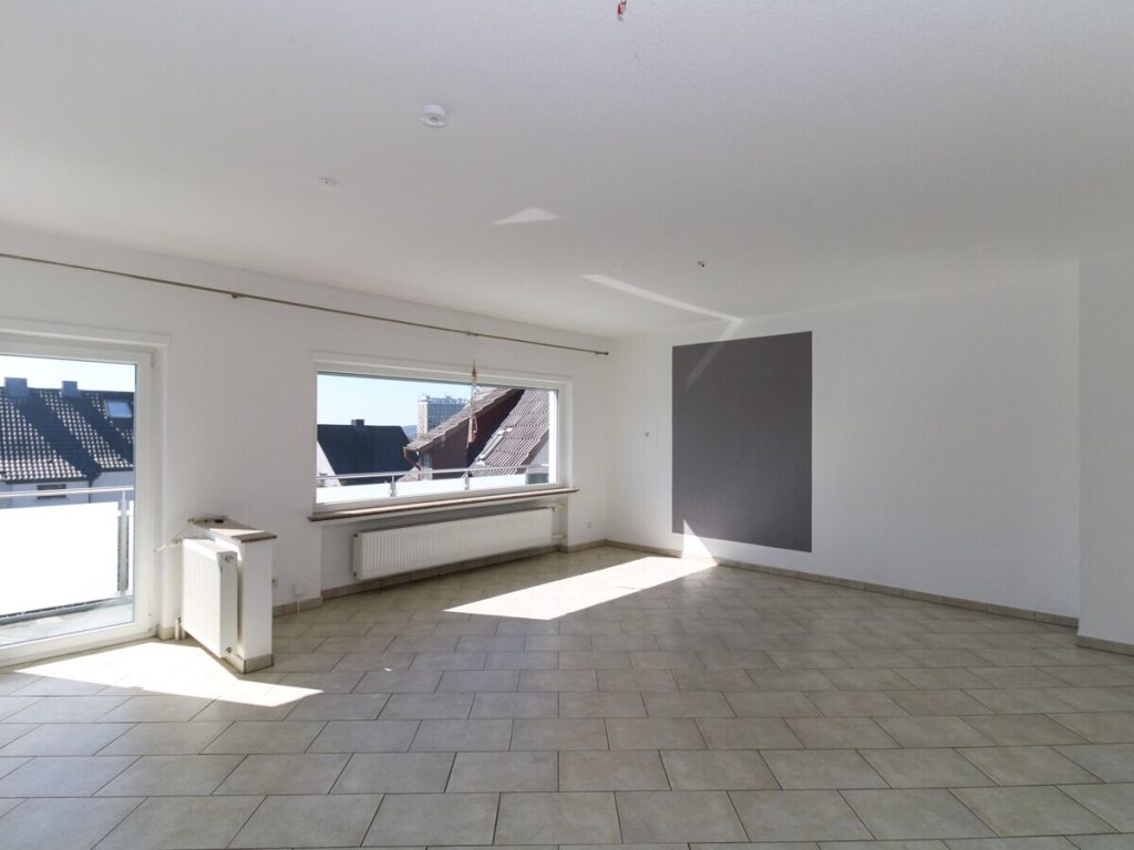 VR Immobilien GmbH - Immobilienangebot - Petersberg - Alle - Einfamilienhaus in Petersberg mit Balkon und zwei großen Garagen