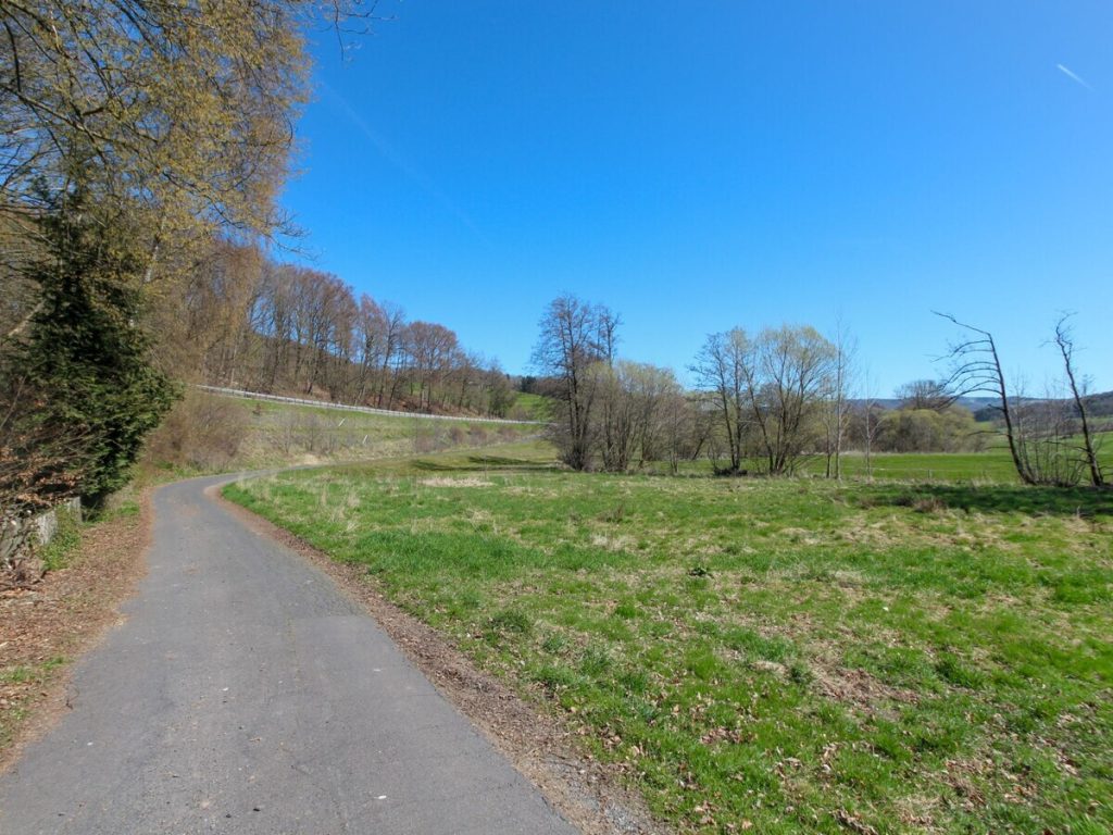 VR Immobilien GmbH - Immobilienangebot - Hilders - Alle - RESERVIERT: Ehemaliges Hofgut bei Hilders Brand - Freiheit am Brandbach