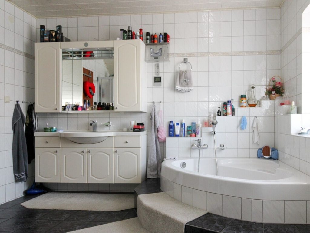 VR Immobilien GmbH - Immobilienangebot - Frankenheim - Alle - Großzügiges Einfamilienhaus mit Kamin und großem Grundstück in Frankenheim