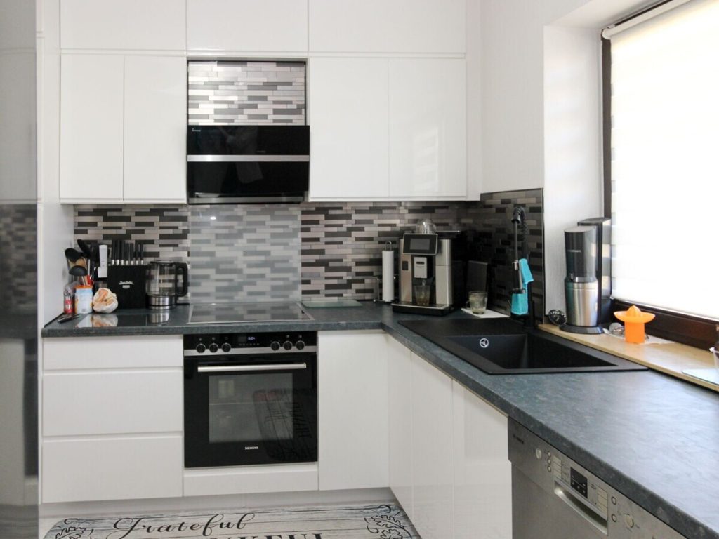 VR Immobilien GmbH - Immobilienangebot - Frankenheim - Alle - Großzügiges Einfamilienhaus mit Kamin und großem Grundstück in Frankenheim