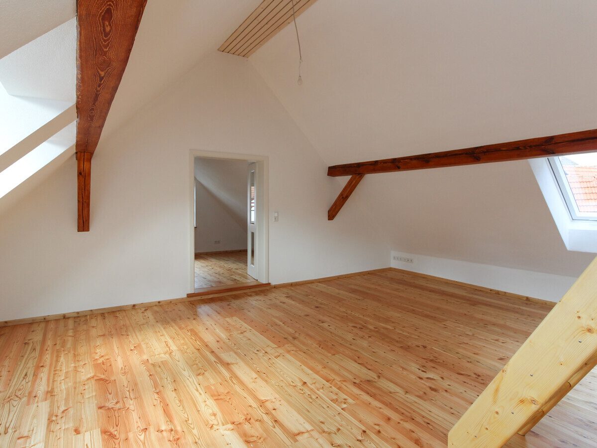 VR Immobilien GmbH - Immobilienangebot - Schlitz - Alle - Wohngesund leben – Exklusive Dachgeschosswohnung mit natürlichen Baustoffen