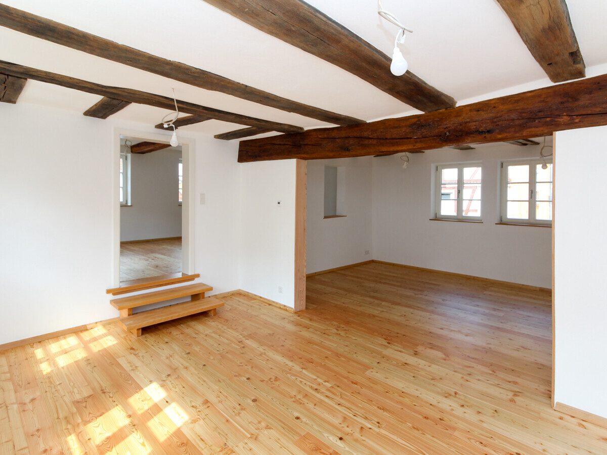 VR Immobilien GmbH - Immobilienangebot - Schlitz - Alle - Historischer Charme trifft Moderne: Stilvoll sanierte 2-Zimmer-Wohnung