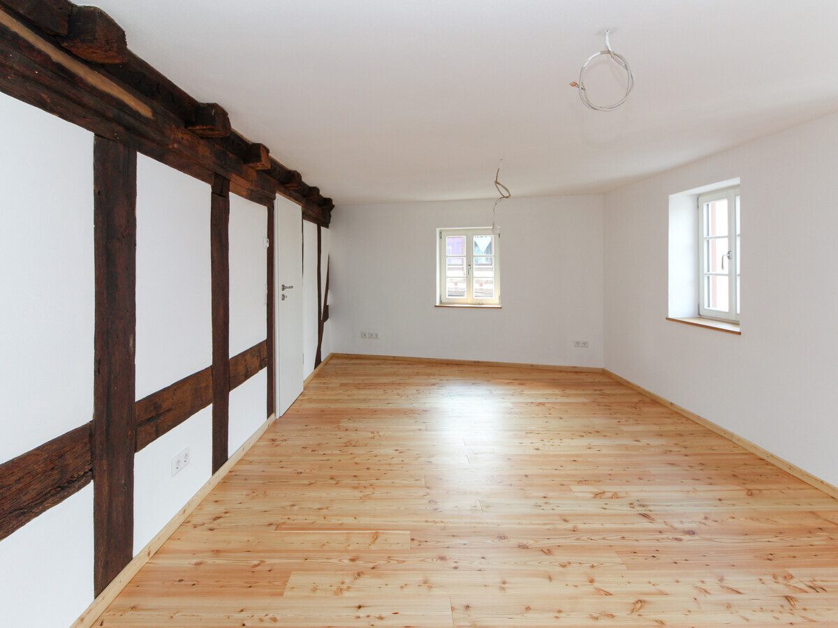 VR Immobilien GmbH - Immobilienangebot - Schlitz - Alle - Hochwertig sanierte 2-Zimmer-Wohnung mit besonderem Fachwerkcharme