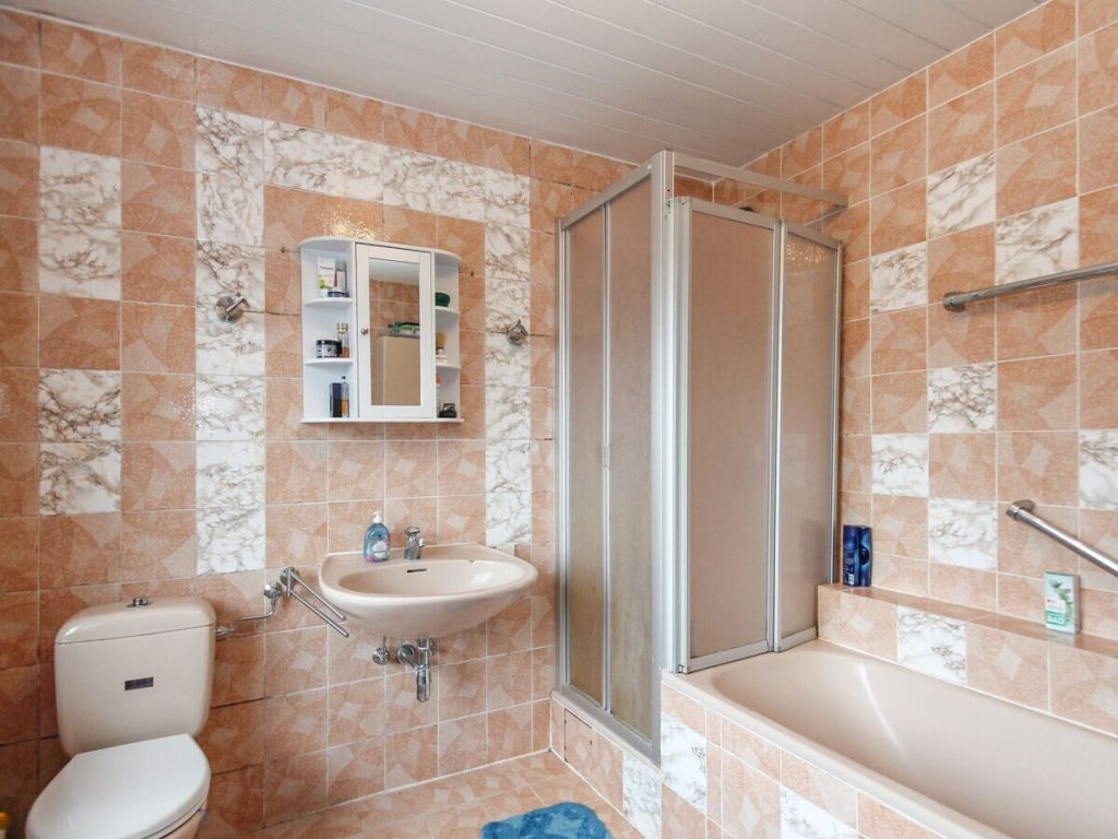 VR Immobilien GmbH - Immobilienangebot - Steinau an der Straße - Alle - Vielseitig nutzbares Wohn- und Geschäftshaus mit Entwicklungspotenzial in Ulmbach