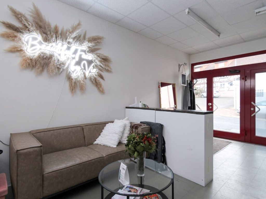 VR Immobilien GmbH - Immobilienangebot - Steinau an der Straße - Alle - Vielseitig nutzbares Wohn- und Geschäftshaus mit Entwicklungspotenzial in Ulmbach