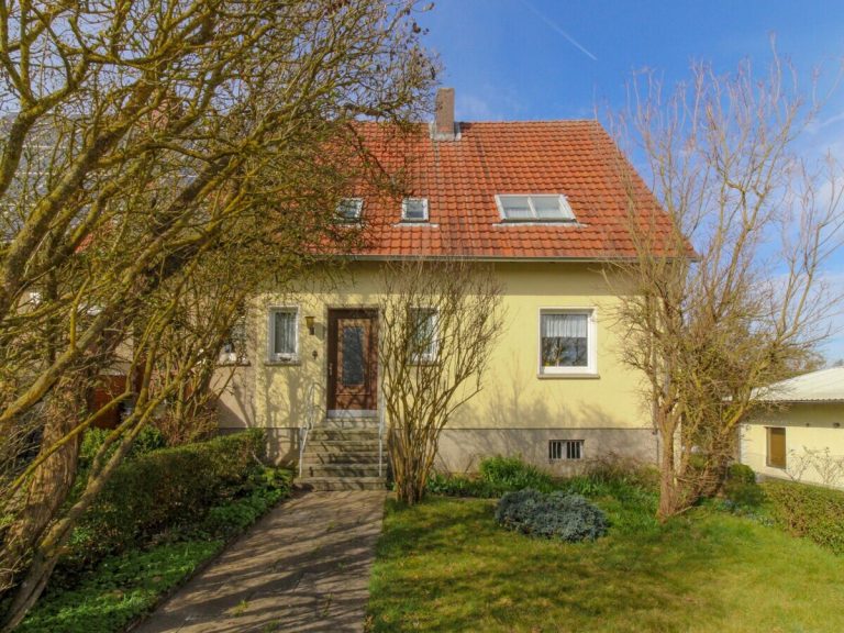  VR Immobilien GmbH - Immobilienangebot - Rasdorf - Alle - Charmante Doppelhaushälfte mit großem Garten und viel Potenzial in Rasdorf