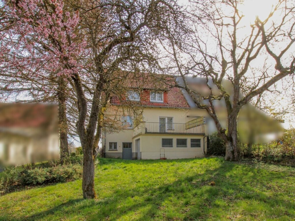 VR Immobilien GmbH - Immobilienangebot - Rasdorf - Alle - Charmante Doppelhaushälfte mit großem Garten und viel Potenzial in Rasdorf