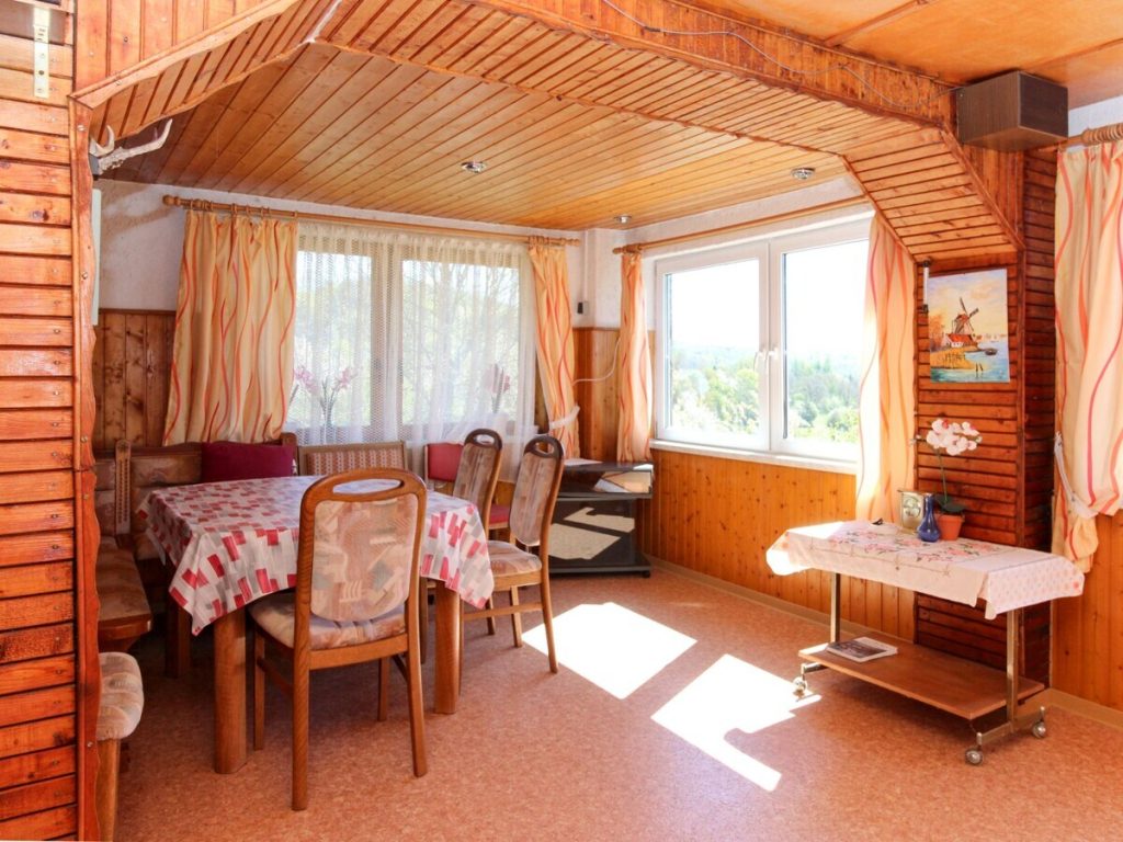 VR Immobilien GmbH - Immobilienangebot - Kaltennordheim - Alle - RESERVIERT: Weitblick in die Rhön: Ferienhaus in sonniger Lager in Kaltennordheim