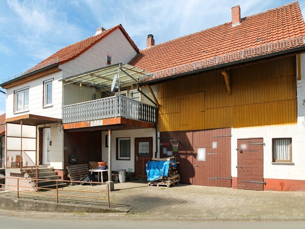 VR Immobilien GmbH - Immobilienangebot - Schlüchtern - Alle - Zum individuellen sanieren: Einfamilienhaus mit Werkstatt in Breitenbach