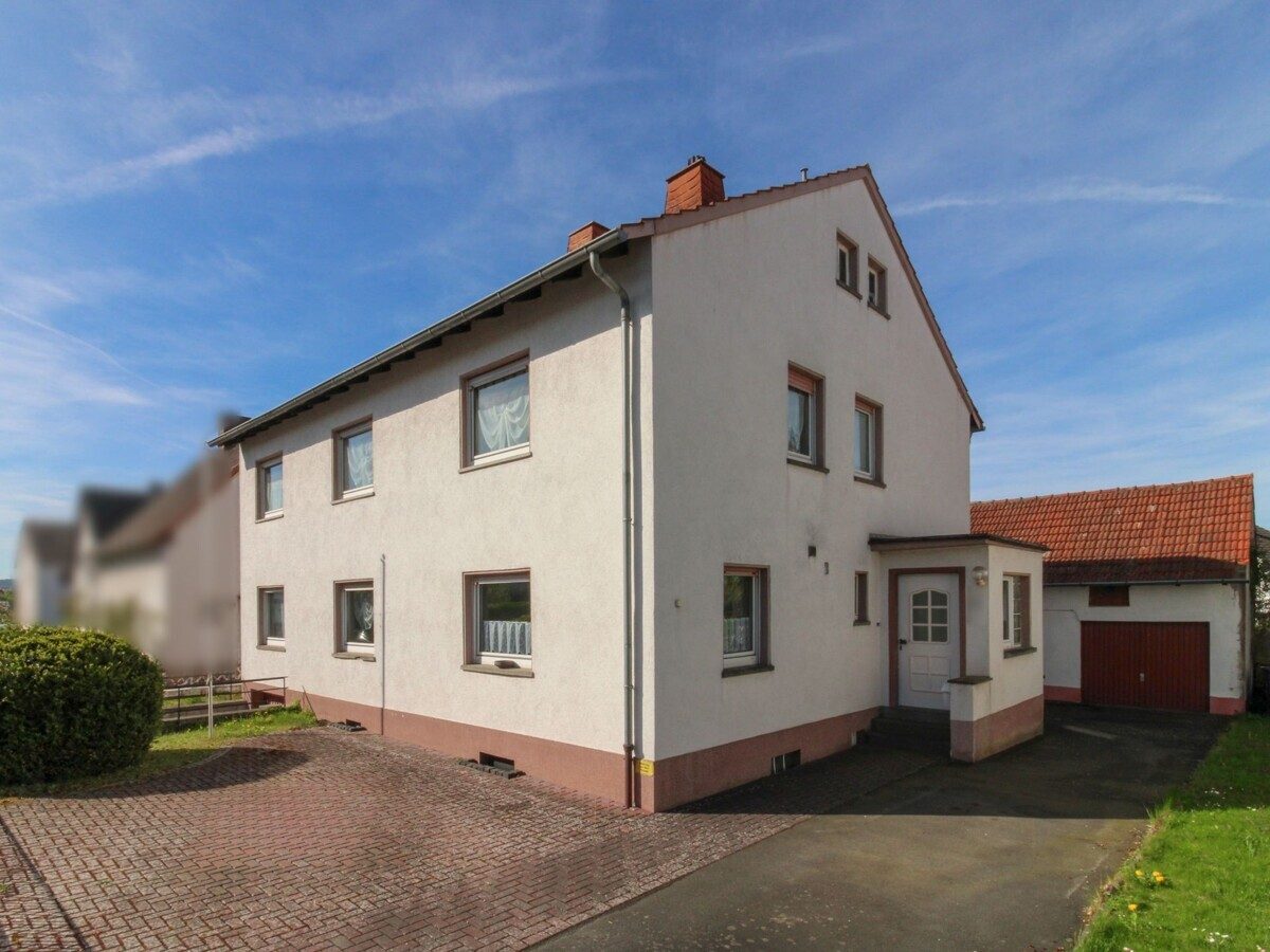 VR Immobilien GmbH - Immobilienangebot - Hünfeld - Alle - RESERVIERT: Zweifamilienhaus auf großzügigem Grundstück in Hünfeld – ideal für Familie, Investor oder Handwerker