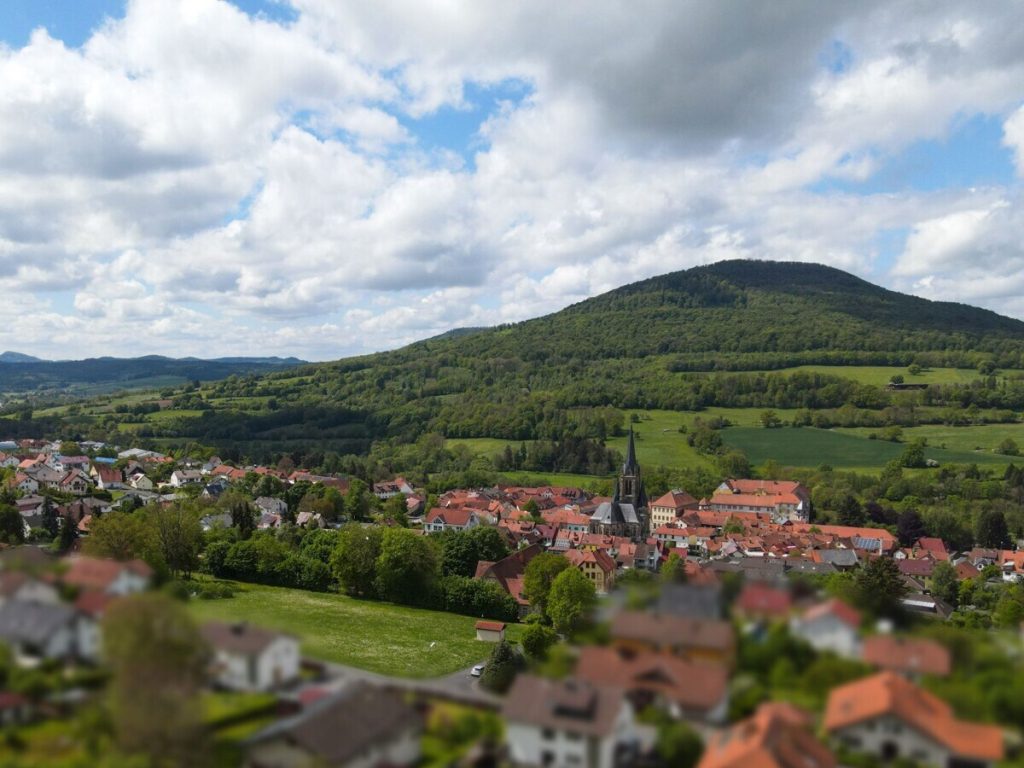 VR Immobilien GmbH - Immobilienangebot - Tann (Rhön) - Alle - RESERVIERT: Familienidylle mit traumhaftem Weitblick über die Rhön