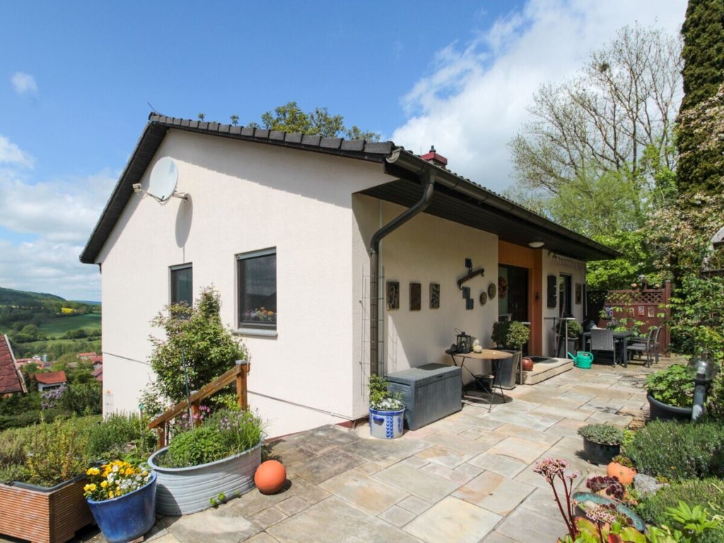 VR Immobilien GmbH - Immobilienangebot - Tann (Rhön) - Alle - RESERVIERT: Familienidylle mit traumhaftem Weitblick über die Rhön