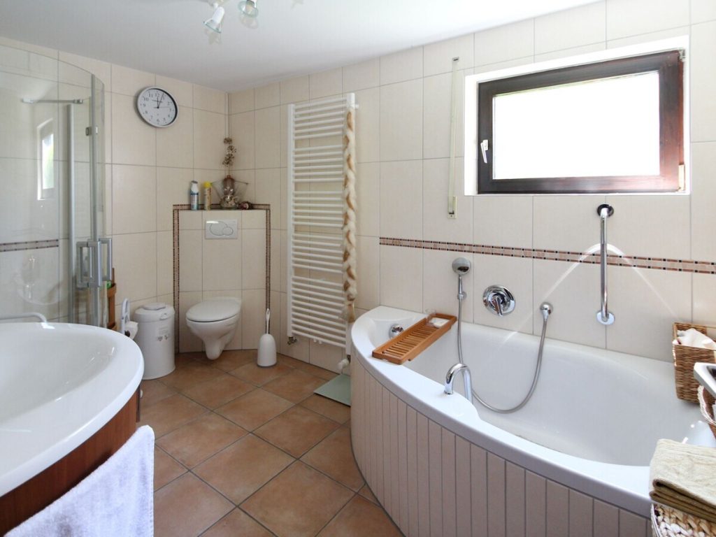 VR Immobilien GmbH - Immobilienangebot - Tann (Rhön) - Alle - RESERVIERT: Familienidylle mit traumhaftem Weitblick über die Rhön