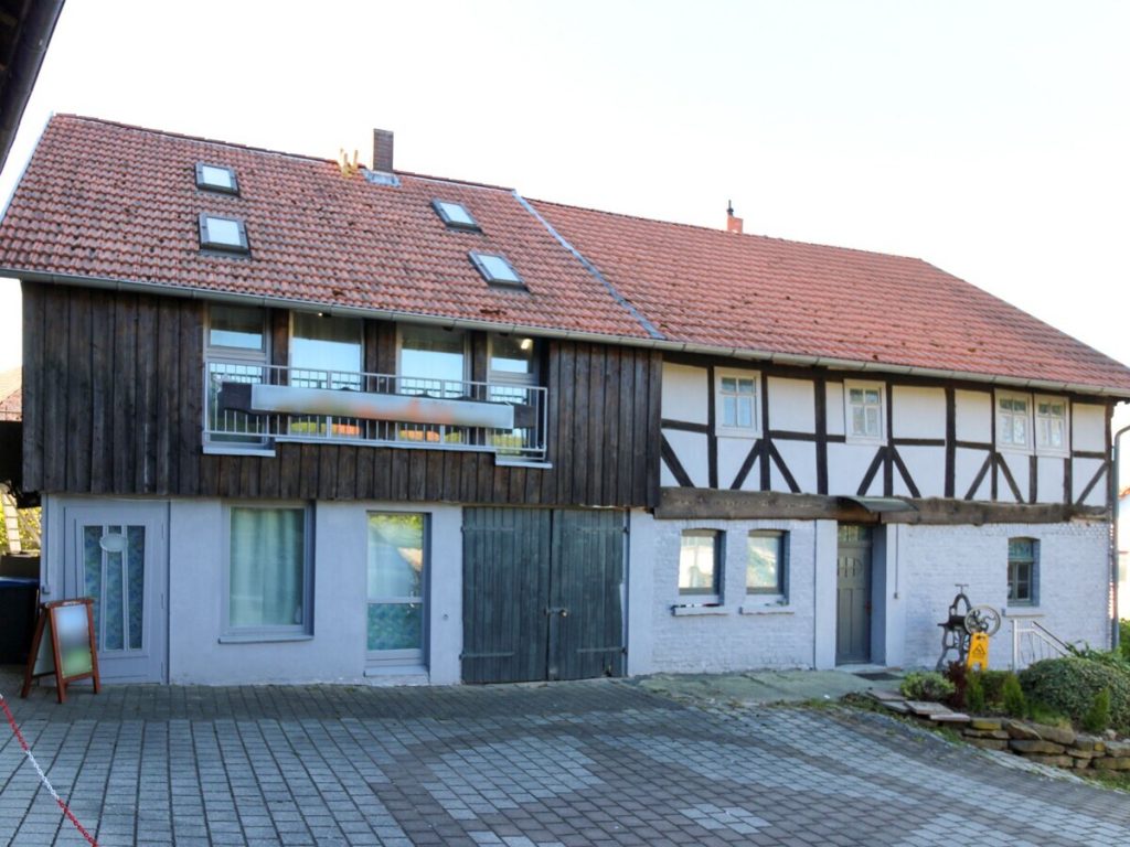 VR Immobilien GmbH - Immobilienangebot - Hohenroda - Alle - Großzügige Immobilie mit vielfältigen Nutzungsmöglichkeiten in naturnaher Lage in Hohenroda-Mansbach