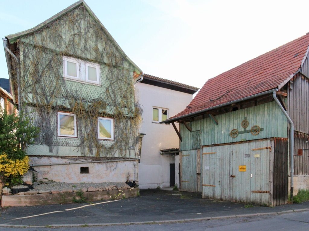 VR Immobilien GmbH - Immobilienangebot - Hohenroda - Alle - Großzügige Immobilie mit vielfältigen Nutzungsmöglichkeiten in naturnaher Lage in Hohenroda-Mansbach