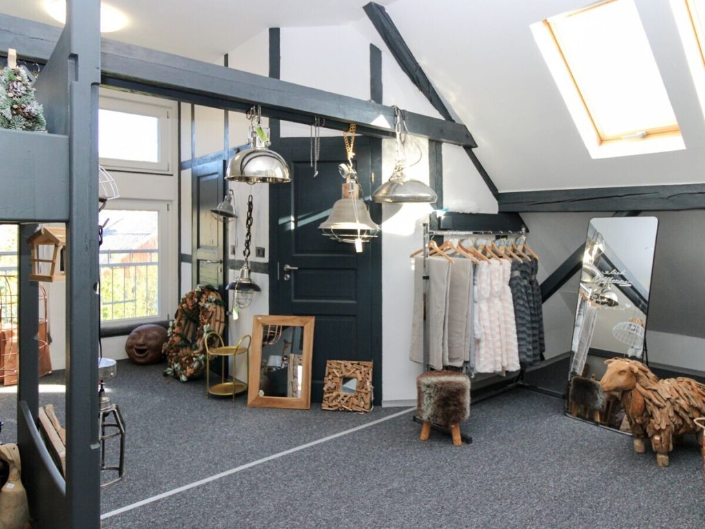 VR Immobilien GmbH - Immobilienangebot - Hohenroda - Alle - Großzügige Immobilie mit vielfältigen Nutzungsmöglichkeiten in naturnaher Lage in Hohenroda-Mansbach
