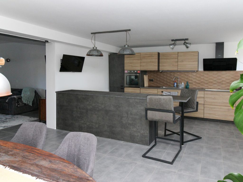 VR Immobilien GmbH - Immobilienangebot - Hohenroda - Alle - Großzügige Immobilie mit vielfältigen Nutzungsmöglichkeiten in naturnaher Lage in Hohenroda-Mansbach