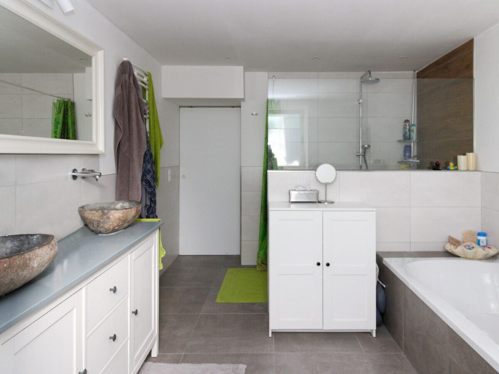 VR Immobilien GmbH - Immobilienangebot - Hohenroda - Alle - Großzügige Immobilie mit vielfältigen Nutzungsmöglichkeiten in naturnaher Lage in Hohenroda-Mansbach