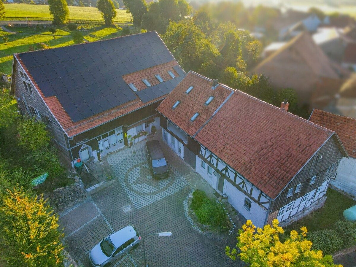 VR Immobilien GmbH - Immobilienangebot - Hohenroda - Alle - Großzügige Immobilie mit vielfältigen Nutzungsmöglichkeiten in naturnaher Lage in Hohenroda-Mansbach