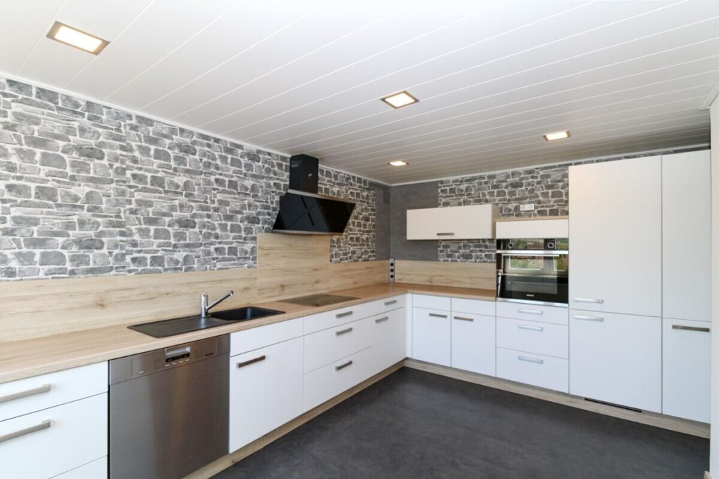 VR Immobilien GmbH - Immobilienangebot - Großenlüder - Alle - Viel Raum für Ideen Einfamilienhaus mit Scheune Pool und großem Grundstück in Kleinlüder