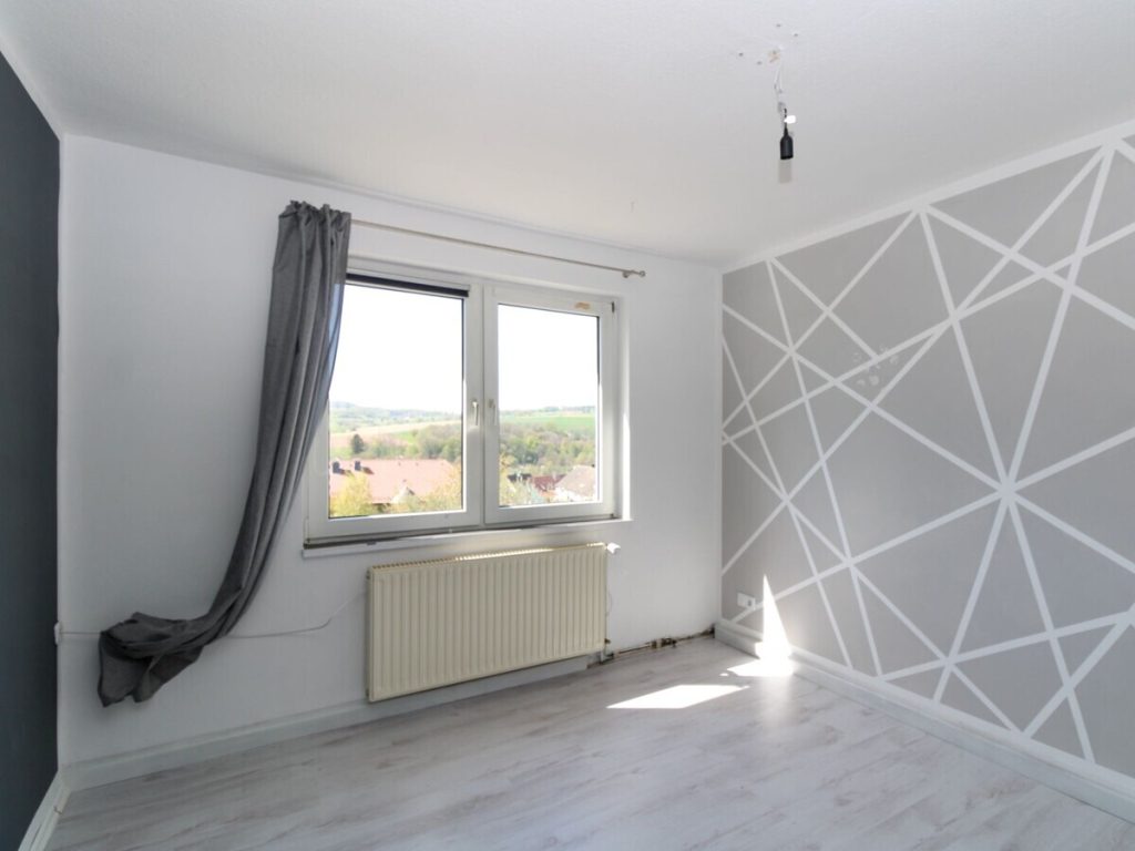 VR Immobilien GmbH - Immobilienangebot - Großenlüder - Alle - Viel Raum für Ideen Einfamilienhaus mit Scheune Pool und großem Grundstück in Kleinlüder