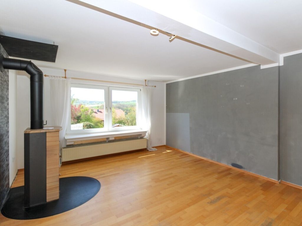 VR Immobilien GmbH - Immobilienangebot - Großenlüder - Alle - Viel Raum für Ideen Einfamilienhaus mit Scheune Pool und großem Grundstück in Kleinlüder