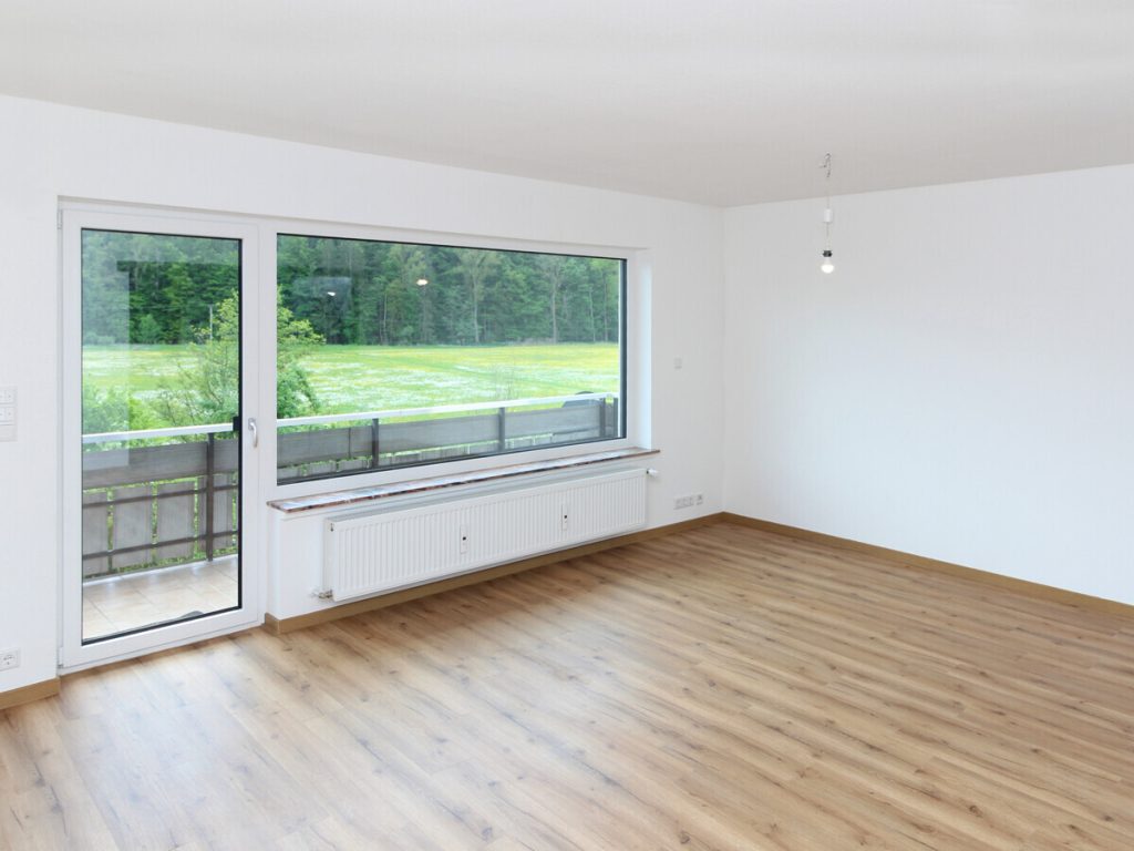 VR Immobilien GmbH - Immobilienangebot - Fulda - Alle - Frisch sanierte 4-Zimmerwohnung mit Panorama-Balkon in Südlage