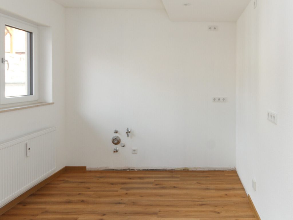 VR Immobilien GmbH - Immobilienangebot - Fulda - Alle - Frisch sanierte 4-Zimmerwohnung mit Panorama-Balkon in Südlage