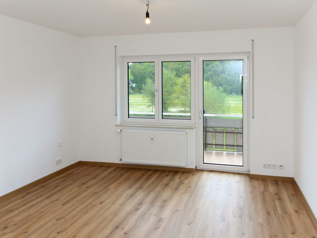 VR Immobilien GmbH - Immobilienangebot - Fulda - Alle - Frisch sanierte 4-Zimmerwohnung mit Panorama-Balkon in Südlage