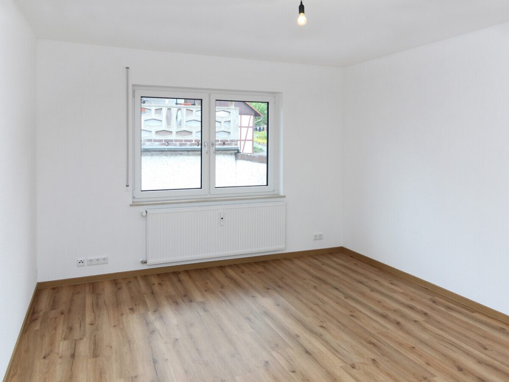 VR Immobilien GmbH - Immobilienangebot - Fulda - Alle - Frisch sanierte 4-Zimmerwohnung mit Panorama-Balkon in Südlage
