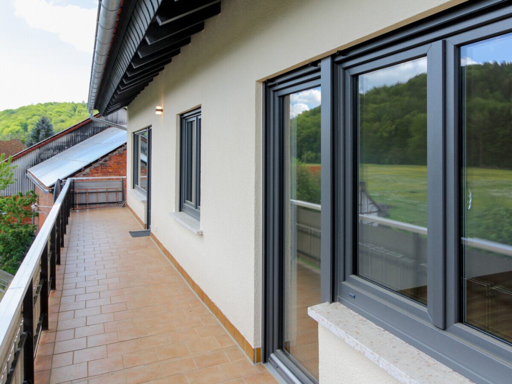 VR Immobilien GmbH - Immobilienangebot - Fulda - Alle - Frisch sanierte 4-Zimmerwohnung mit Panorama-Balkon in Südlage
