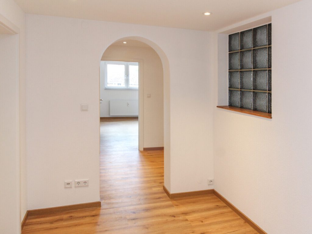 VR Immobilien GmbH - Immobilienangebot - Fulda - Alle - Frisch sanierte 4-Zimmerwohnung mit Panorama-Balkon in Südlage
