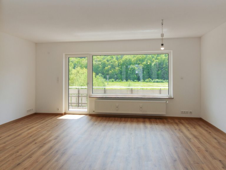  VR Immobilien GmbH - Immobilienangebot - Fulda - Alle - Frisch sanierte 4-Zimmerwohnung mit Panorama-Balkon in Südlage