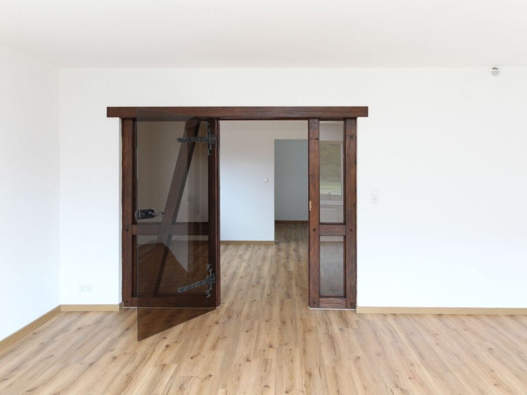 VR Immobilien GmbH - Immobilienangebot - Fulda - Alle - Frisch sanierte 4-Zimmerwohnung mit Panorama-Balkon in Südlage