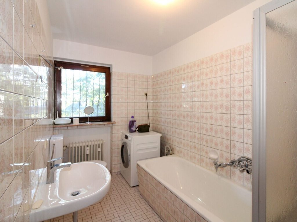 VR Immobilien GmbH - Immobilienangebot - Fulda - Alle - RESERVIERT: Großzügiges Zweifamilienhaus mit traumhafter Aussicht und Garten in Fulda